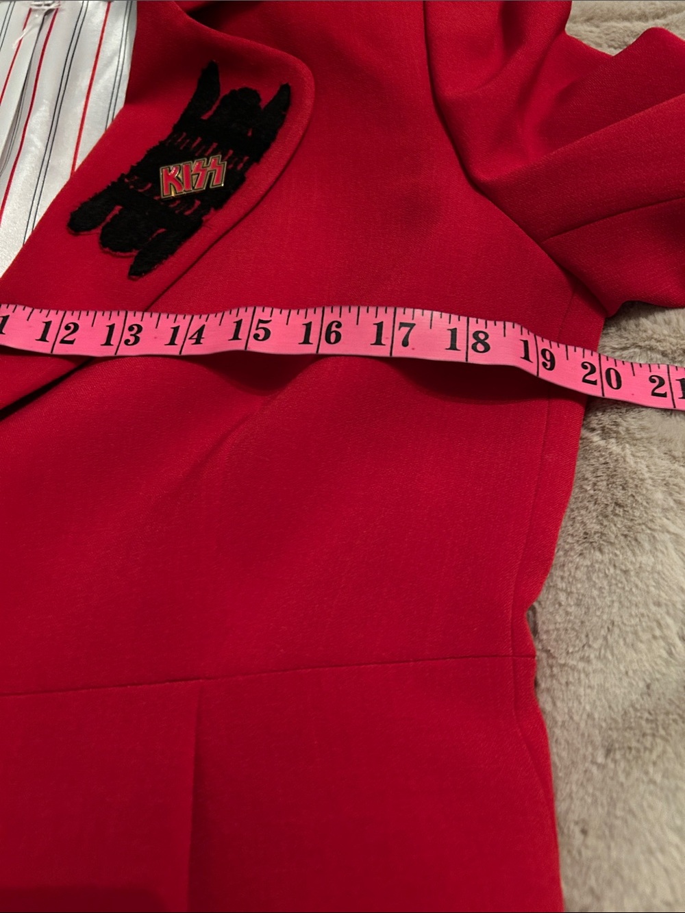 Handcrafted Kiss Coat - Picture 13 of 14